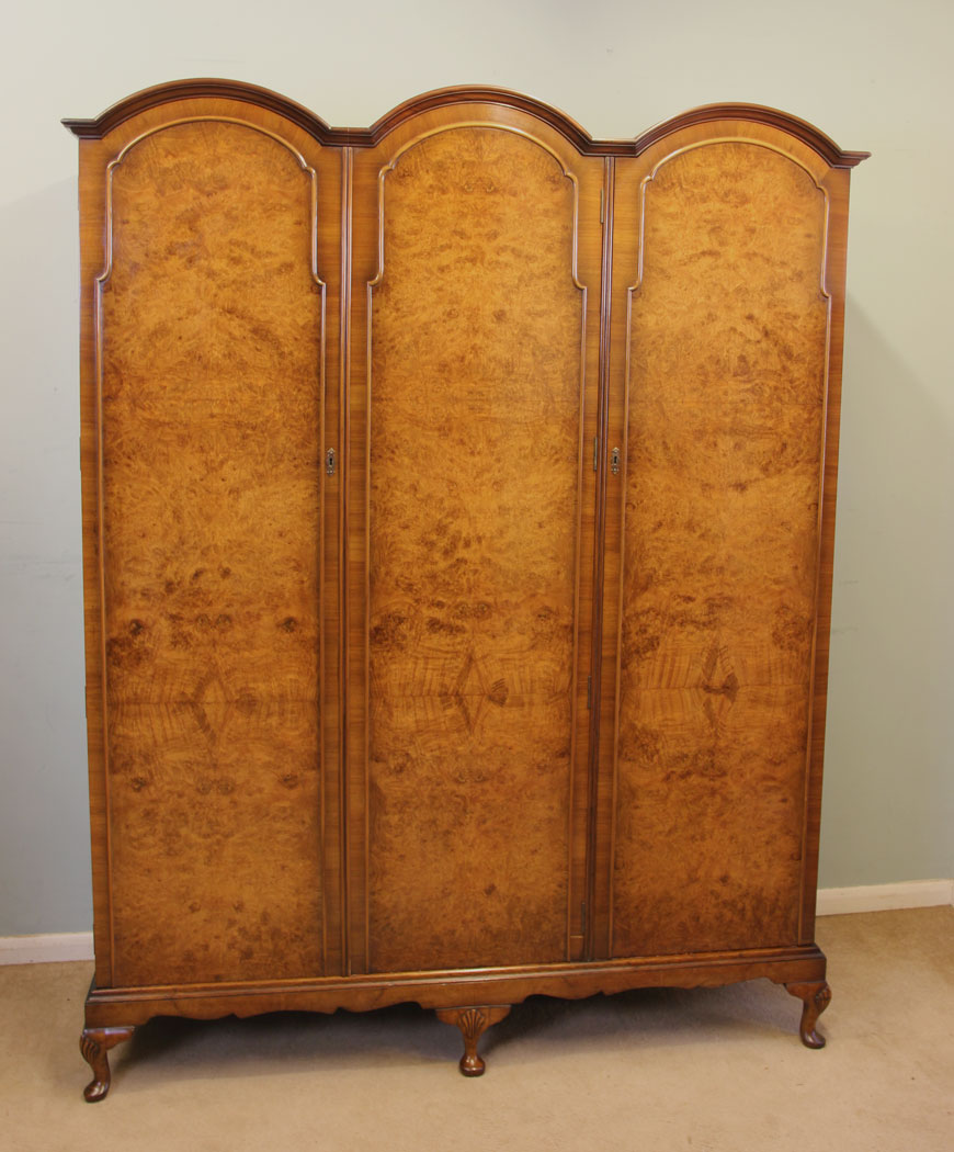 Queen Anne Style Burr Walnut Wardrobe c.1920 (1 of 1) Queen Anne Style Burr Walnut Wardrobe c.1920 (1 of 1)