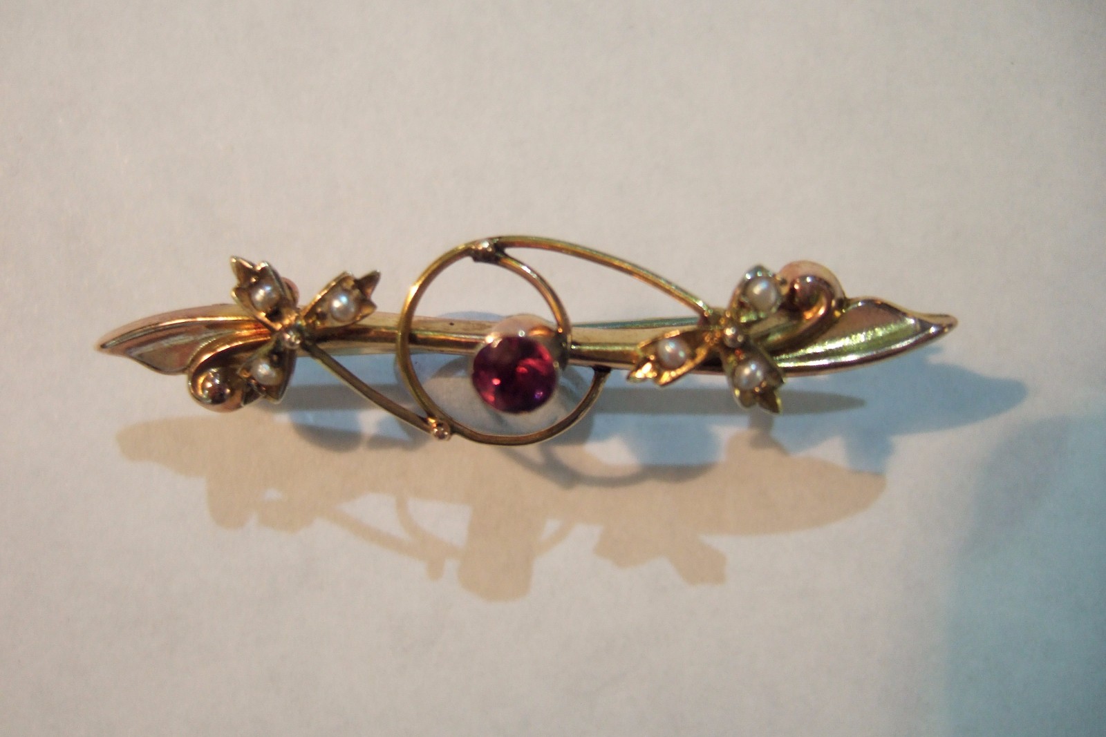 Art Nouveau 9ct Gold Brooch with Amethyst & Seed Pearls c.1910 (1 of 1) Art Nouveau 9ct Gold Brooch with Amethyst & Seed Pearls c.1910 (1 of 1)