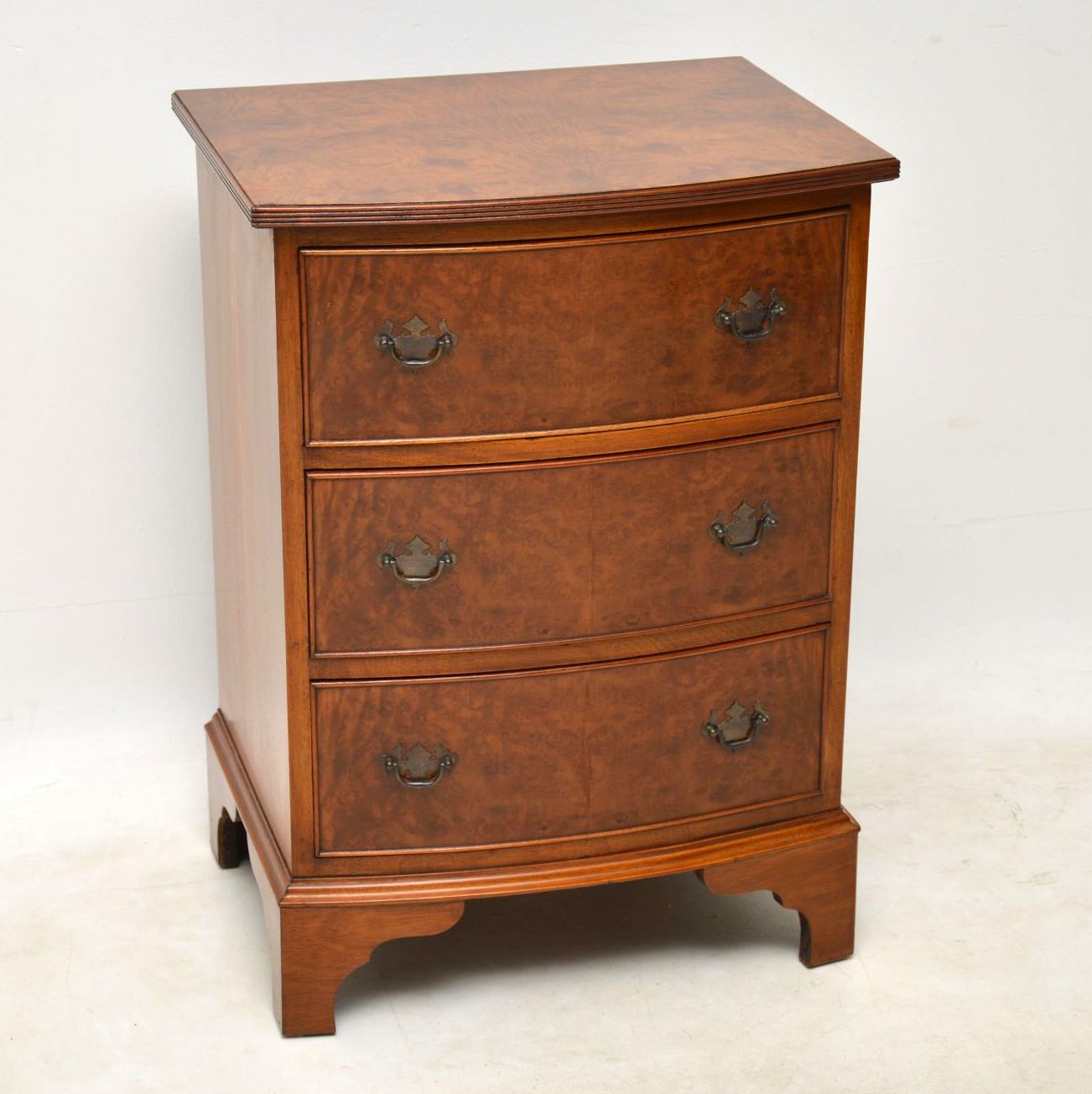Walnut Low Chest of Drawers c.1930 (1 of 1) Walnut Low Chest of Drawers c.1930 (1 of 1)