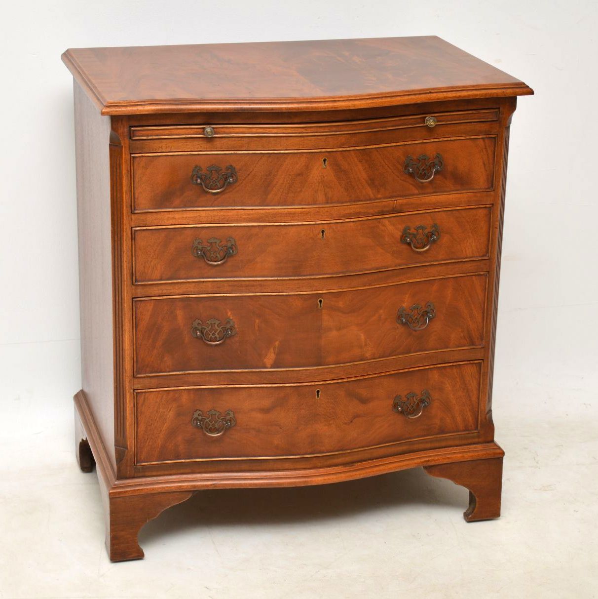 Serpentine Fronted Mahogany Chest of Drawers c.1930 (1 of 1) Serpentine Fronted Mahogany Chest of Drawers c.1930 (1 of 1)