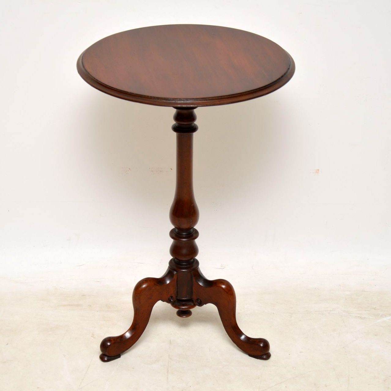 Antique Victorian Mahogany Occasional Table (1 of 1) Antique Victorian Mahogany Occasional Table (1 of 1)