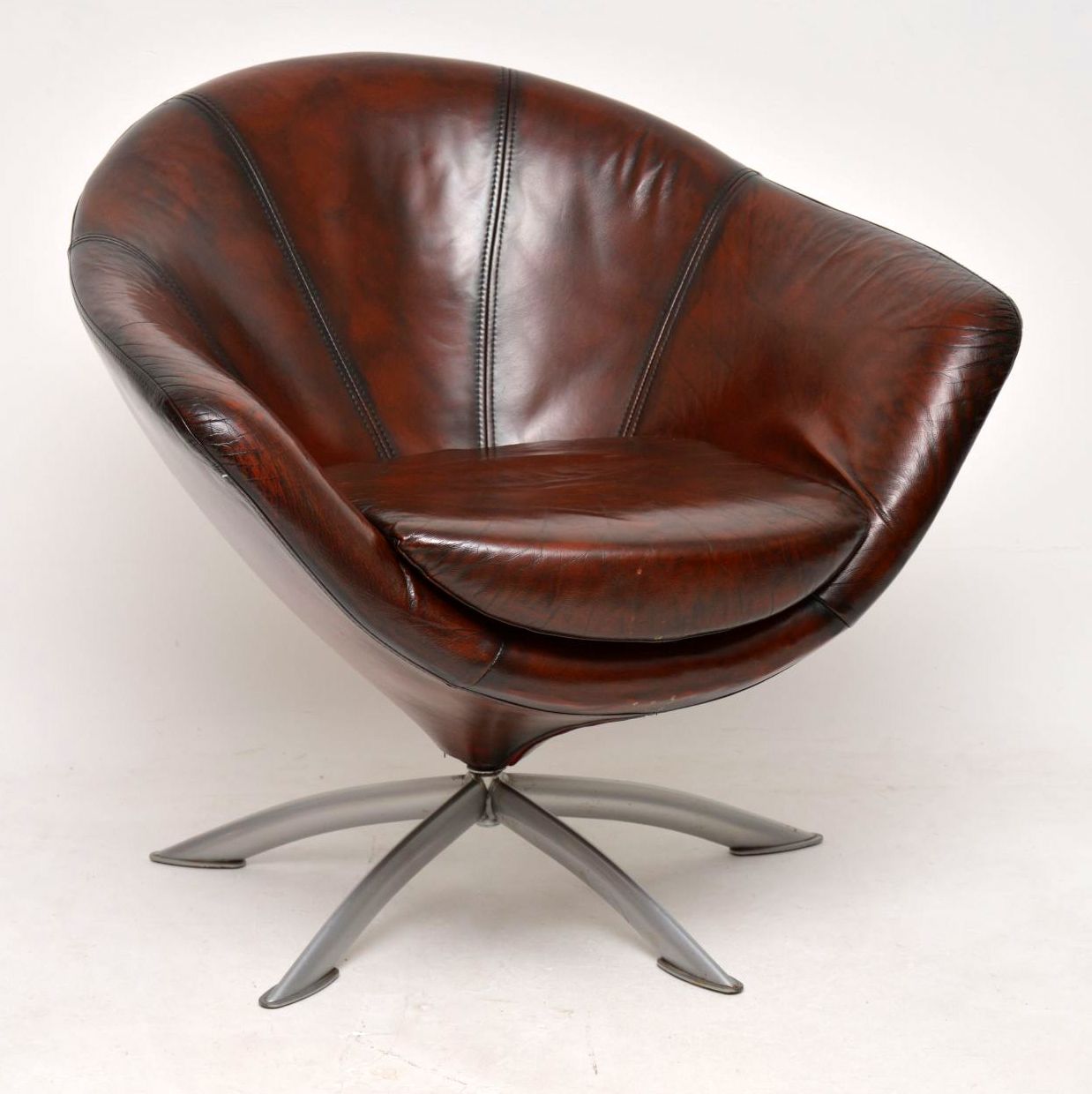 Vintage Leather Swivel Armchair 1970s (1 of 1)