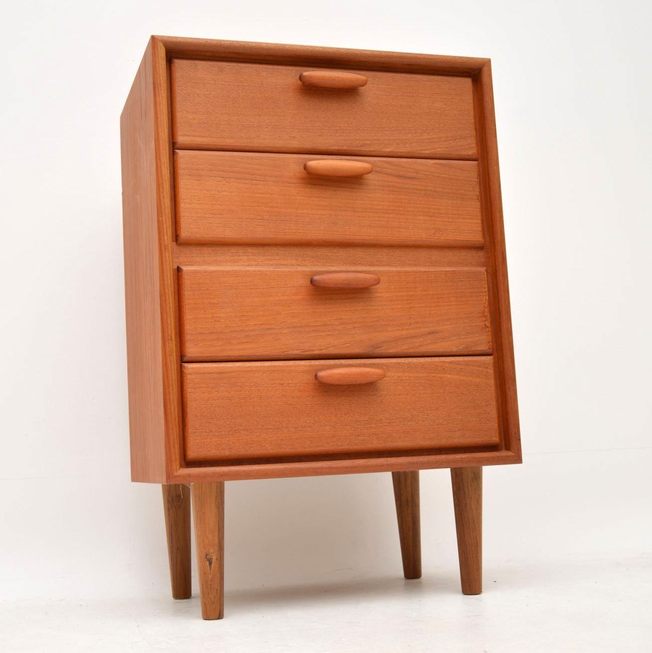Vintage Danish Teak Chest of Drawers (1 of 1)