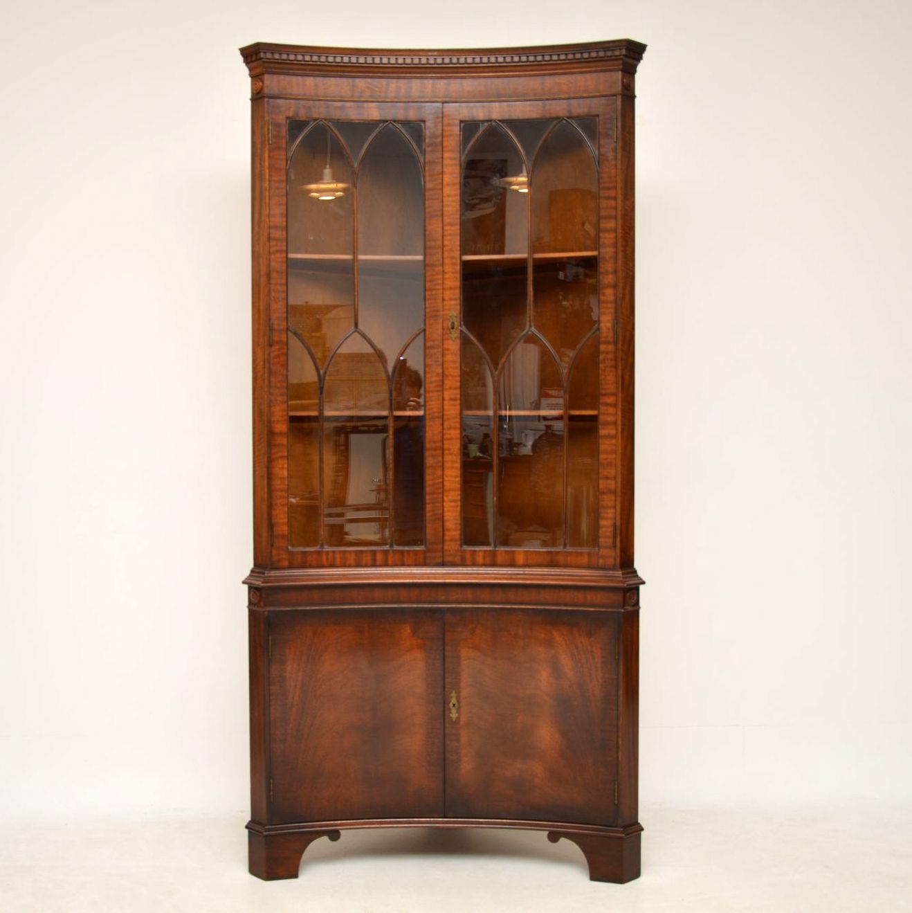 Antique Mahogany Corner Cabinet (1 of 1) Antique Mahogany Corner Cabinet (1 of 1)