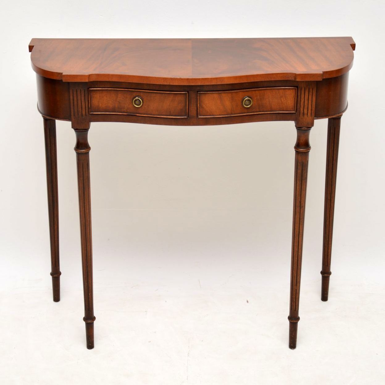 Small Mahogany Console Side Table (1 of 1) Small Mahogany Console Side Table (1 of 1)