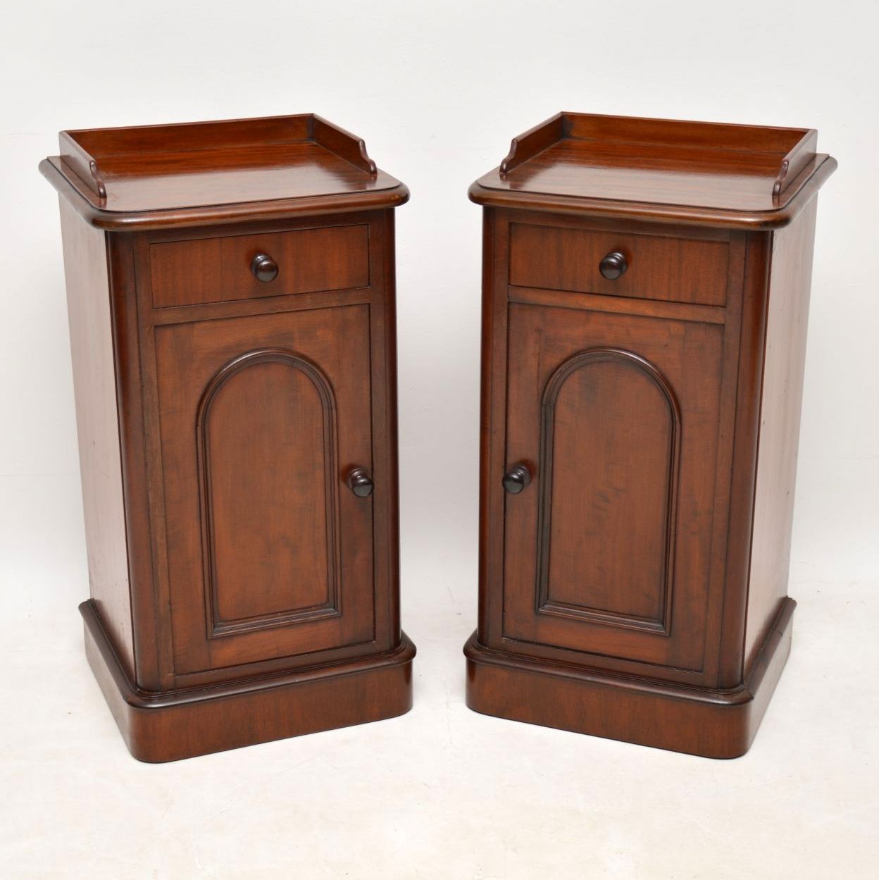Pair of Antique Victorian Mahogany Bedside Cabinets (1 of 1) Pair of Antique Victorian Mahogany Bedside Cabinets (1 of 1)