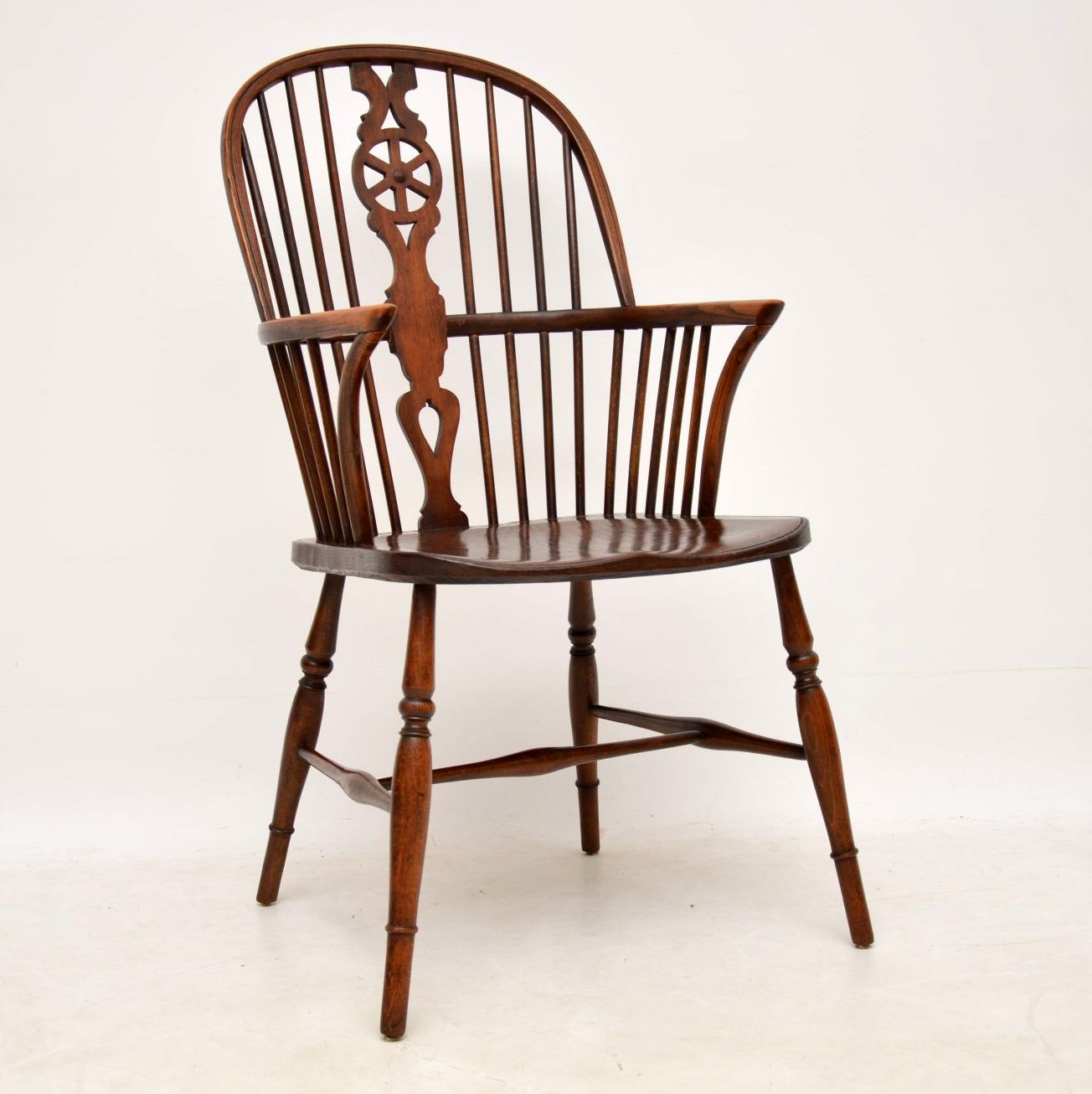 Antique Elm Spindle Wheel Back Windsor Armchair (1 of 1)