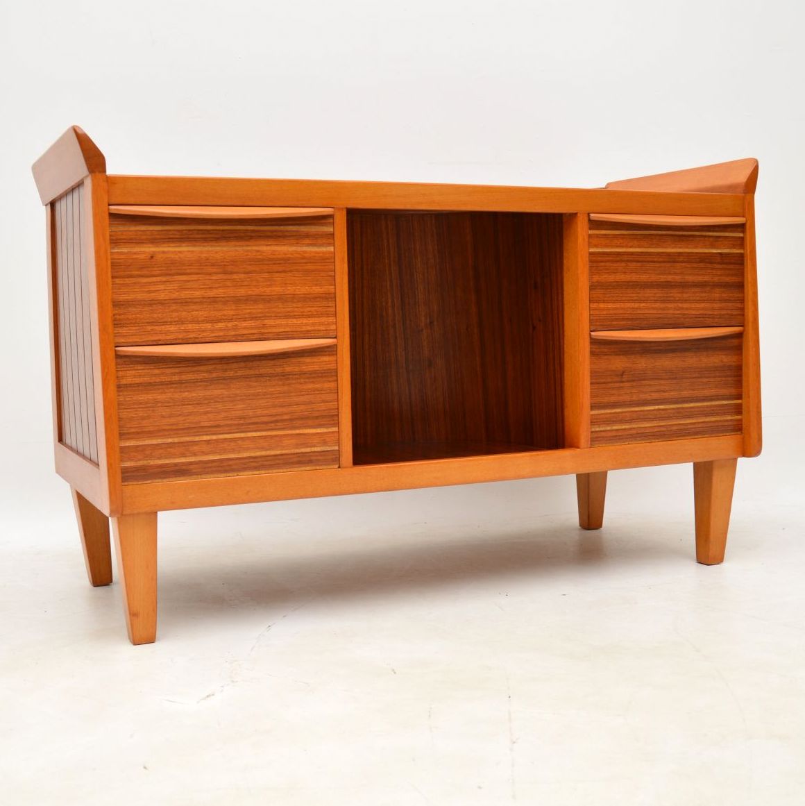 1950s Vintage Walnut Sideboard / Drinks Cabinet (1 of 1) 1950s Vintage Walnut Sideboard / Drinks Cabinet (1 of 1)