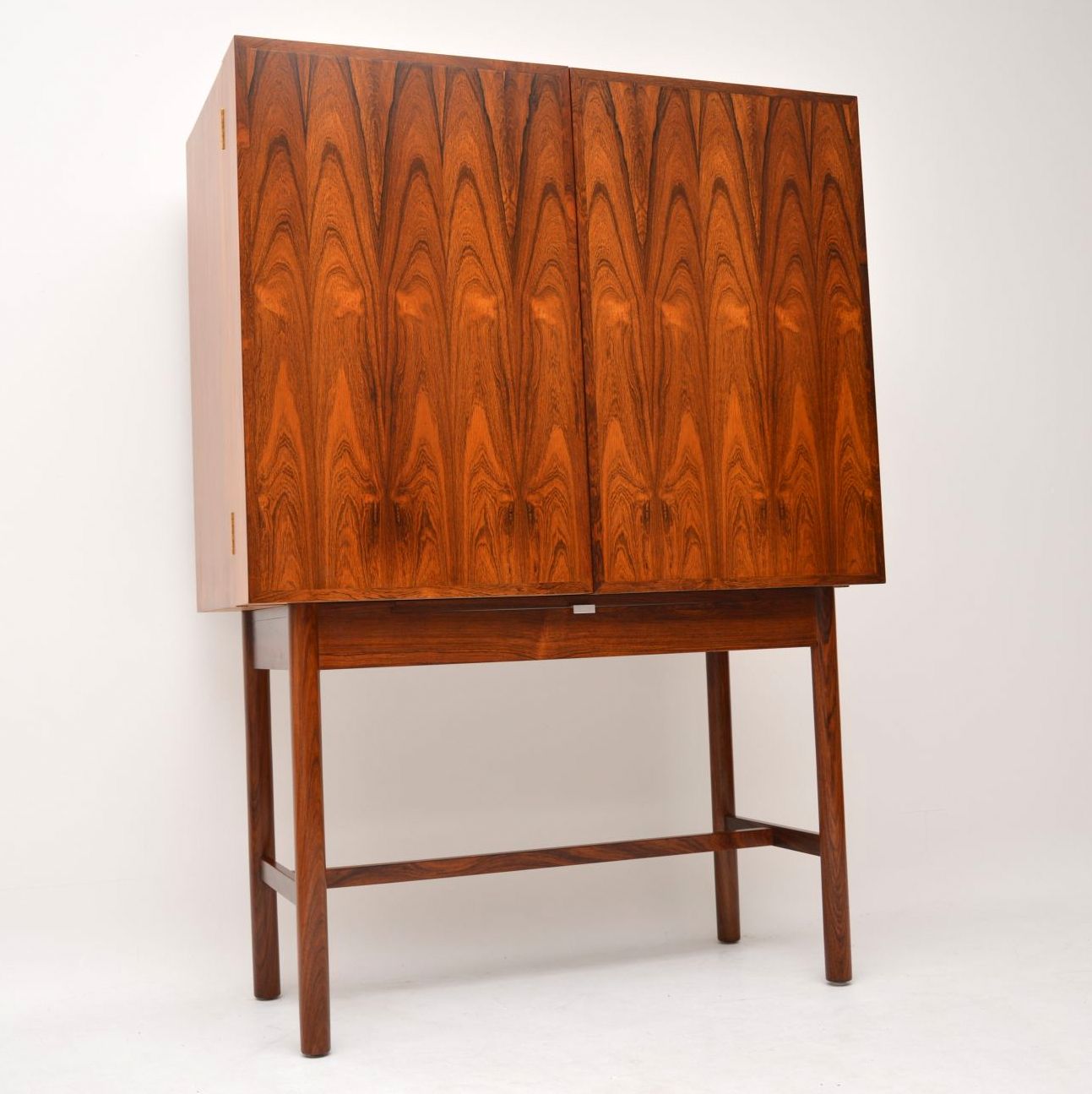 1960s Vintage Rosewood Drinks Cabinet by Robert Heritage for Archie Shine (1 of 1) 1960s Vintage Rosewood Drinks Cabinet by Robert Heritage for Archie Shine (1 of 1)