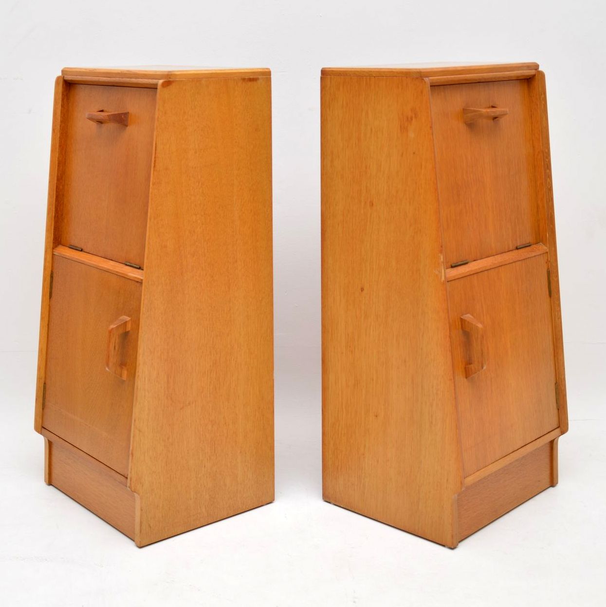 1950s Pair of Vintage Oak Bedside Cabinets by G- Plan (1 of 1)