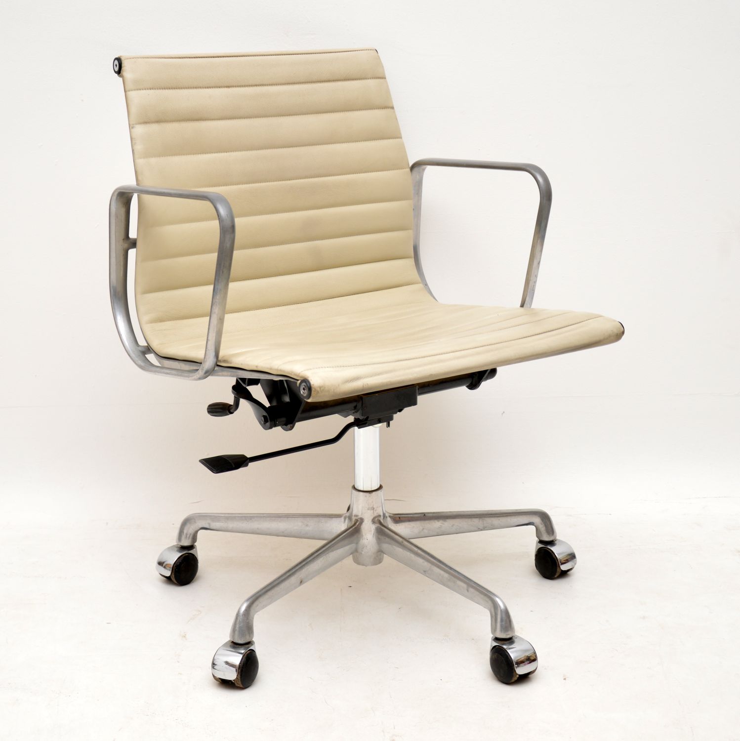 Original Vintage Leather Desk Chair by Charles Eames for ICF (1 of 1)
