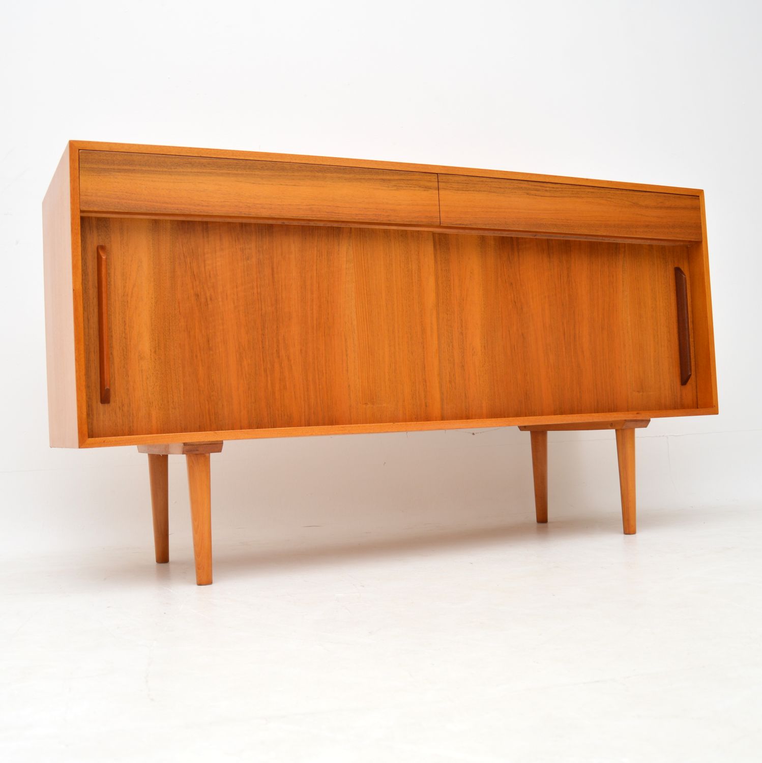 1950s Vintage Hilleplan Sideboard by Robin Day For Hille (1 of 8)