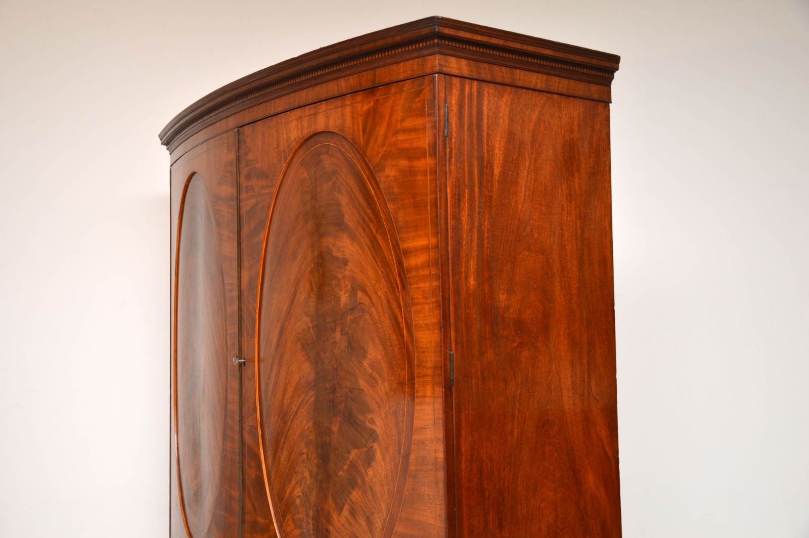 Antique George III Bow Fronted Linen Press (1 of 6)