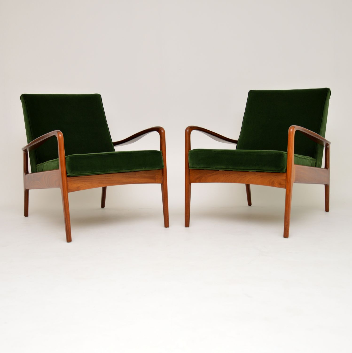 1960s Pair of Vintage Armchairs by Greaves & Thomas (1 of 10)