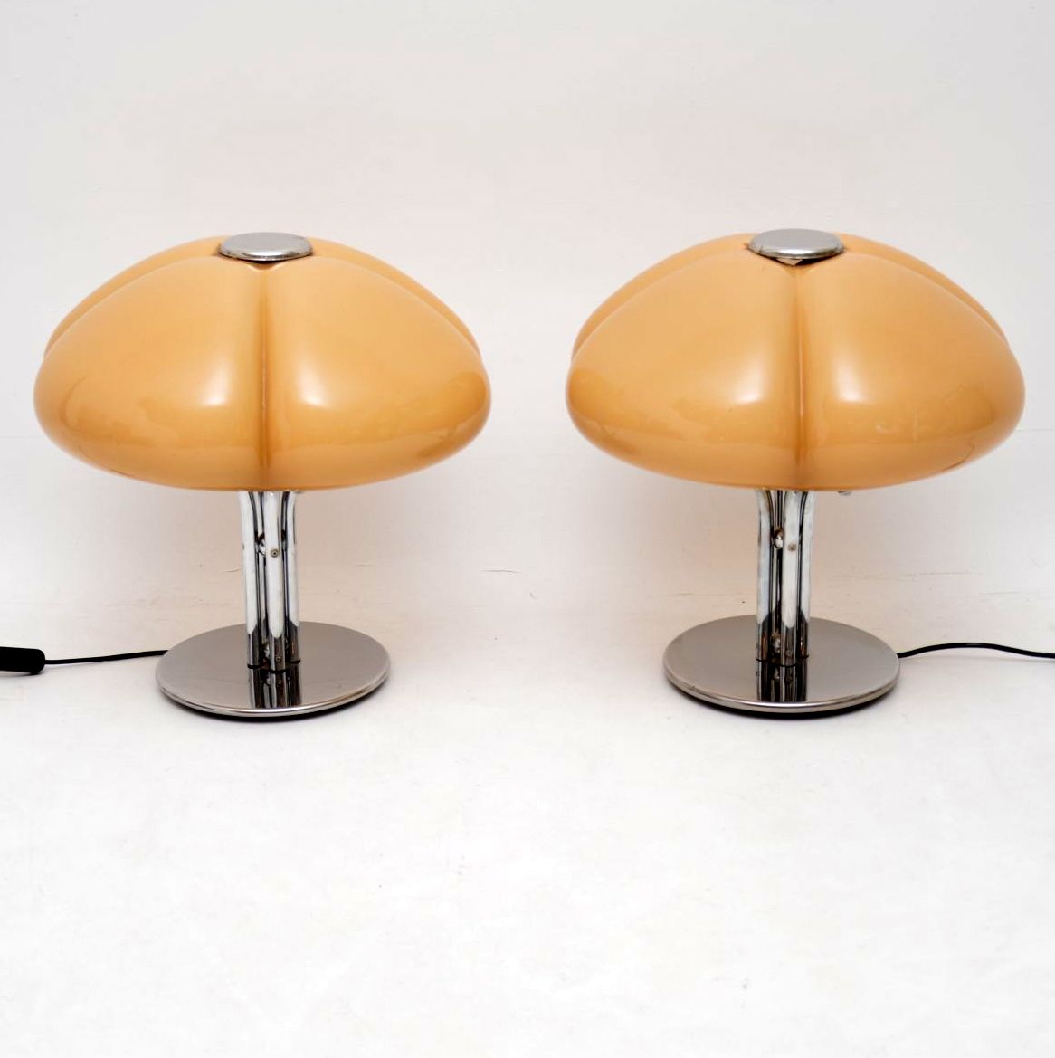 Pair of Italian Quadrifoglio Table Lamp by Gae Aulenti for Harvey Guzzini 1970’s (1 of 6)