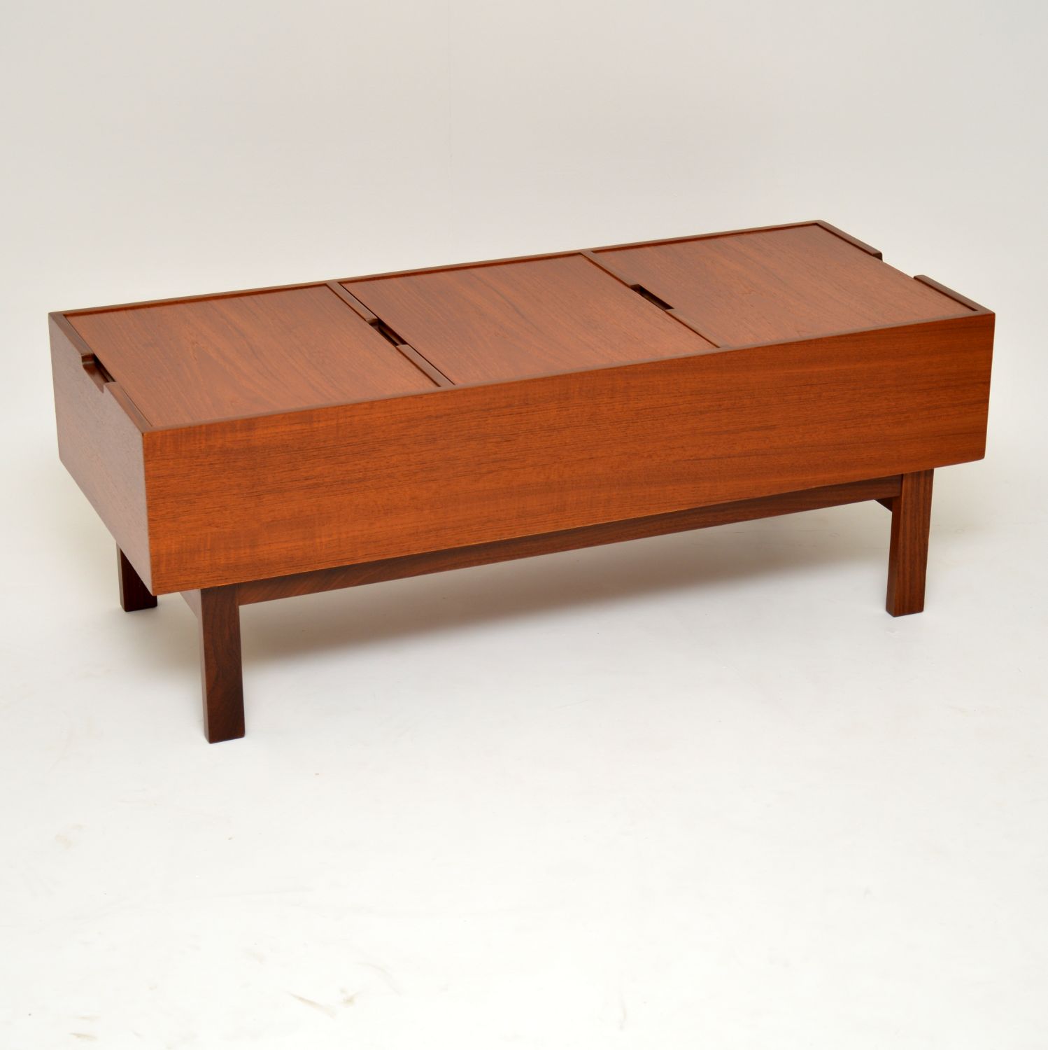 1960s Teak Vintage Coffee Table / Storage Box (1 of 9)