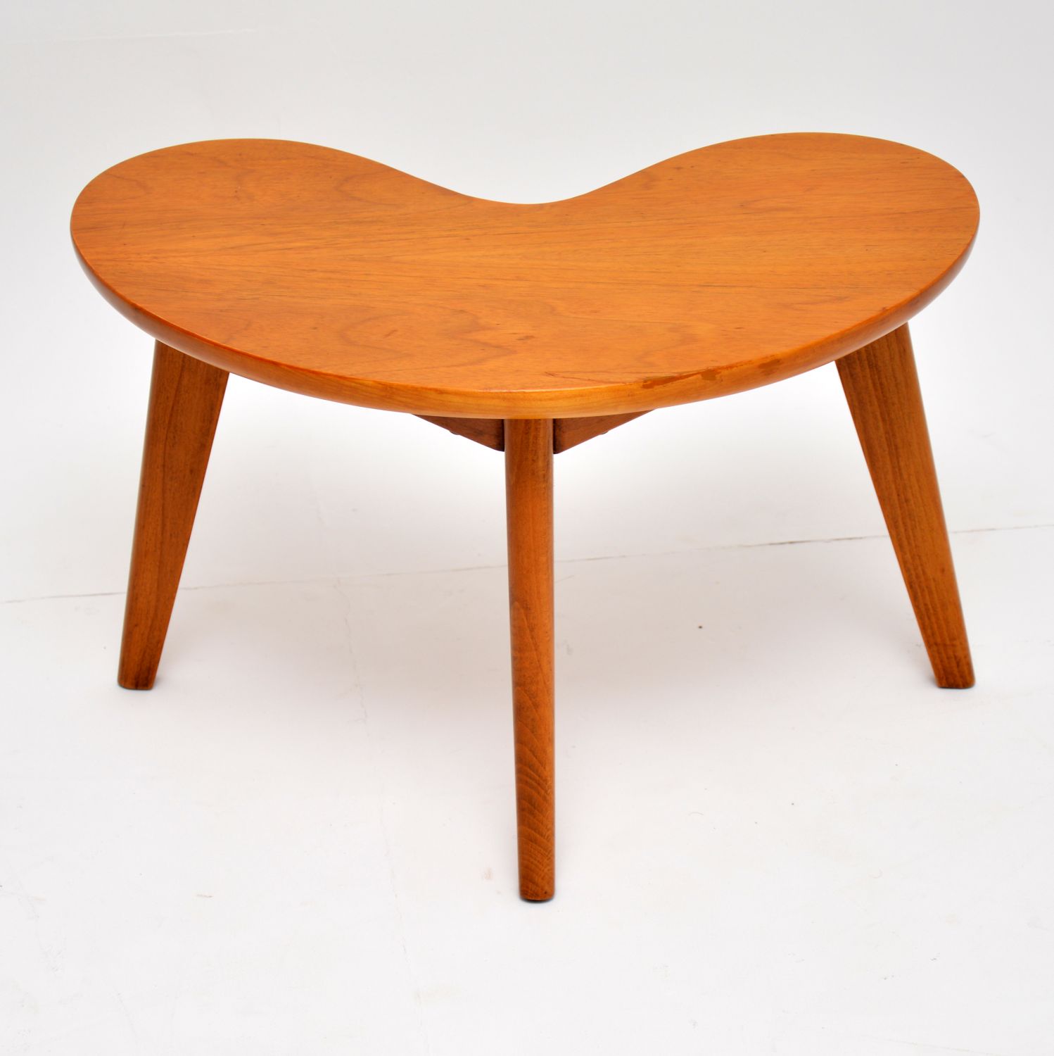 1960s Vintage Walnut Boomerang Side Table (1 of 8)