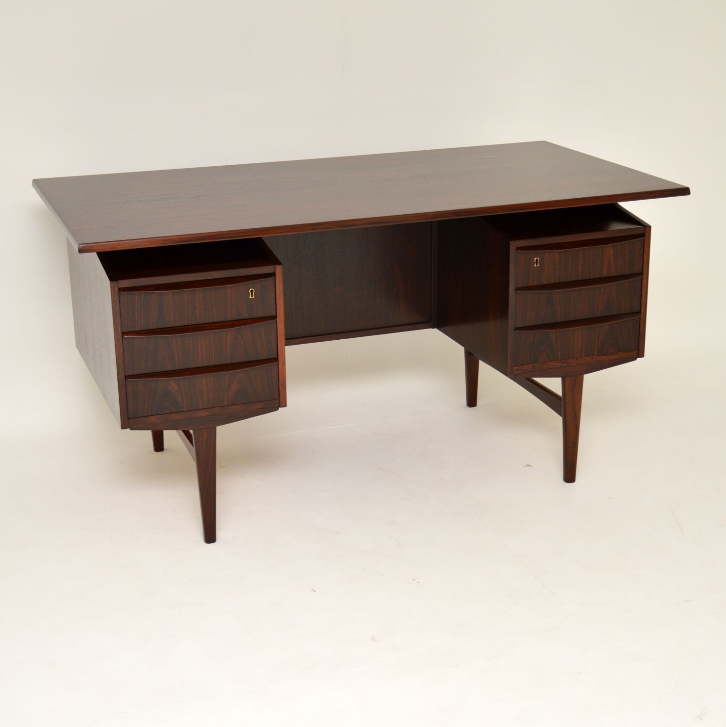 1960s Danish Rosewood Free Standing Desk (1 of 12) 1960s Danish Rosewood Free Standing Desk (1 of 12)