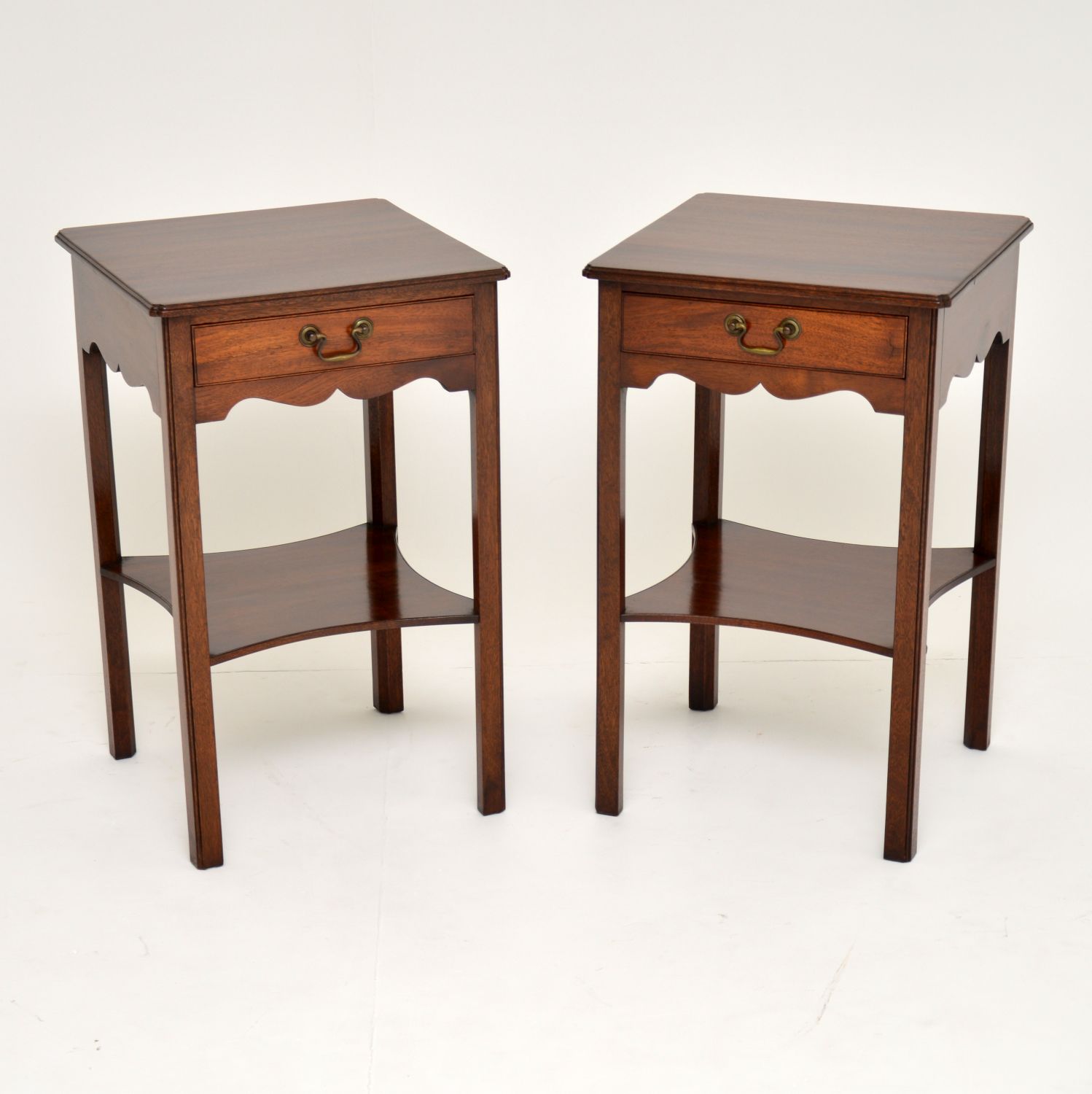 Pair of Antique Mahogany Side / Bedside Tables (1 of 11) Pair of Antique Mahogany Side / Bedside Tables (1 of 11)