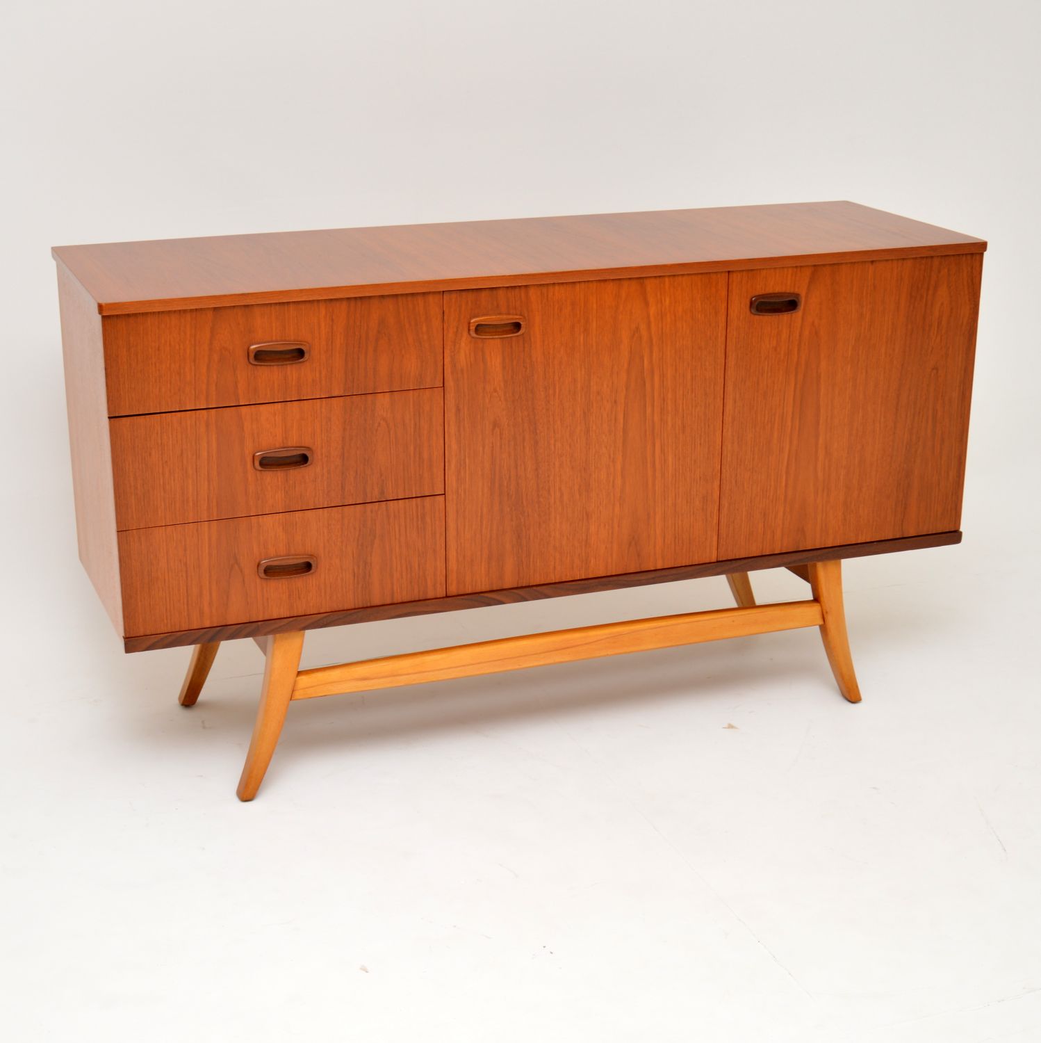 1960s Vintage Teak Sideboard (1 of 10) 1960s Vintage Teak Sideboard (1 of 10)