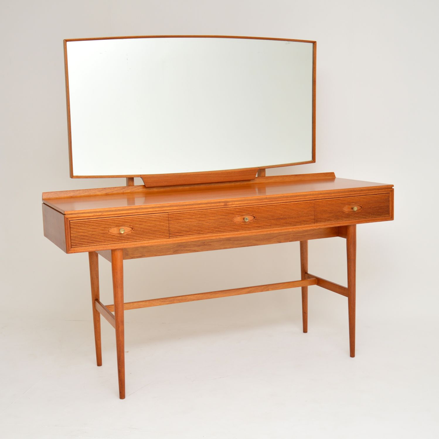 1960s Vintage Mahogany Dressing Table by Robert Heritage (1 of 12)