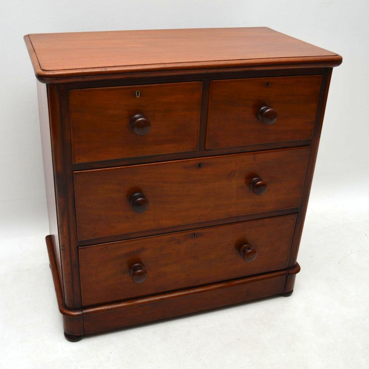 Antique Victorian Mahogany Chest of Drawers (1 of 1) Antique Victorian Mahogany Chest of Drawers (1 of 1)