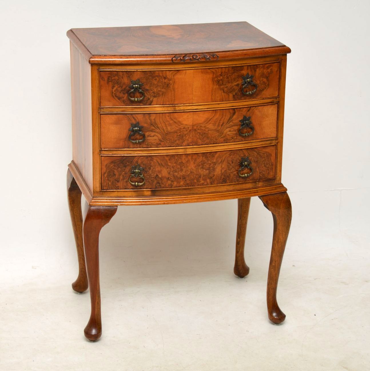 Burr Walnut Bedside Cabinet / Side Table c.1930 (1 of 1) Burr Walnut Bedside Cabinet / Side Table c.1930 (1 of 1)