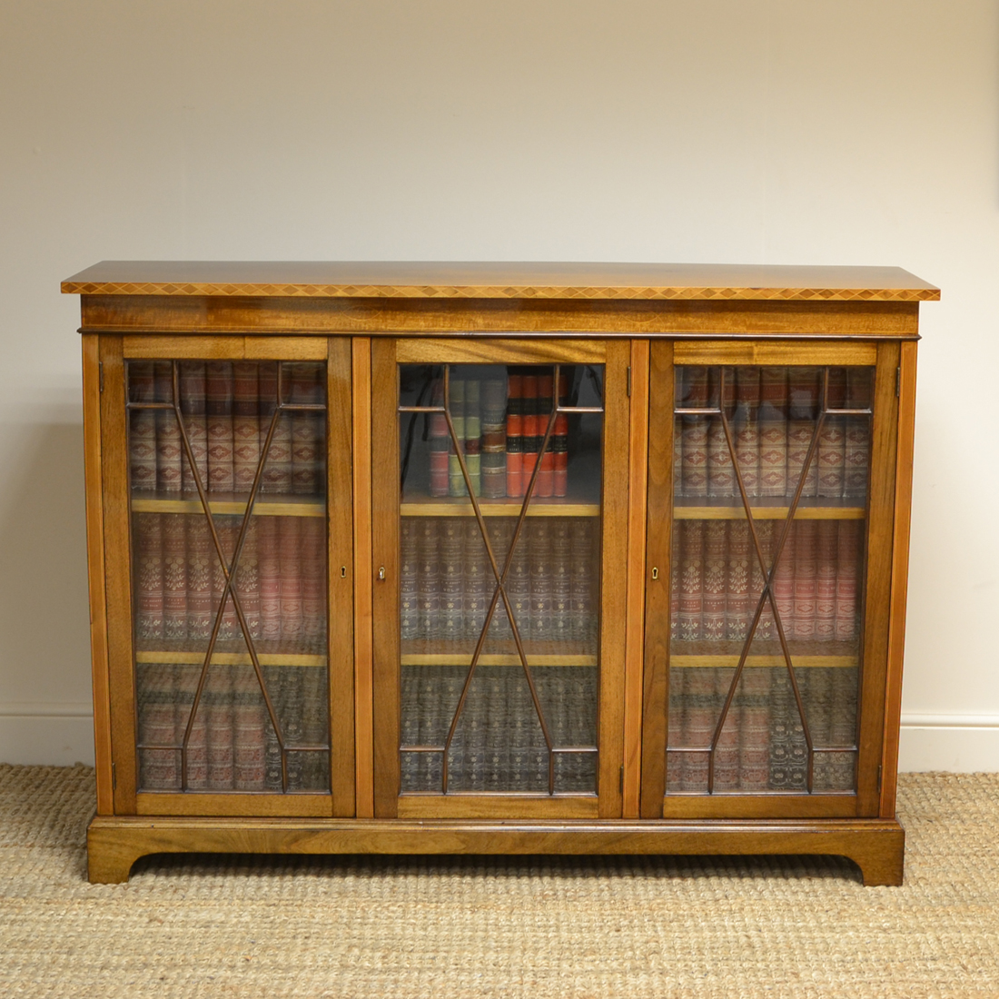 Superb Quality Inlaid Edwardian Figured Mahogany Antique Bookcase (1 of 1) Superb Quality Inlaid Edwardian Figured Mahogany Antique Bookcase (1 of 1)
