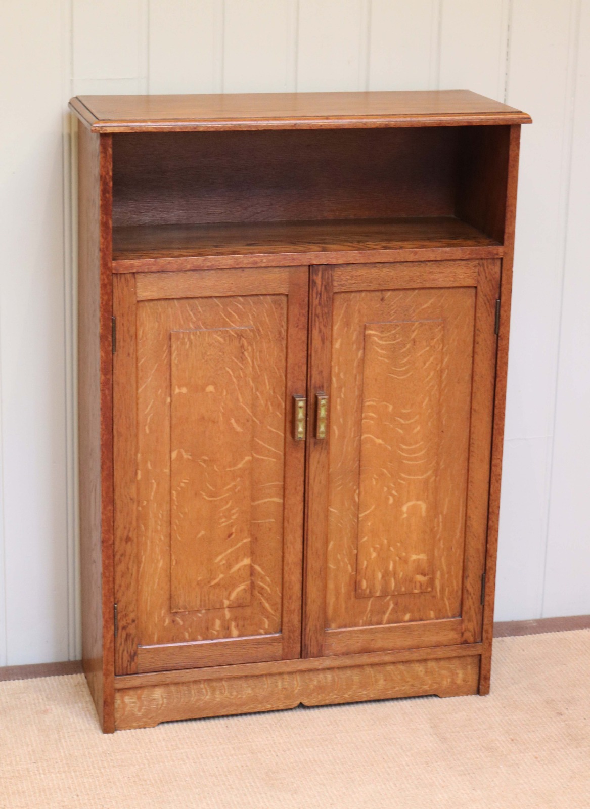 Small Proportioned Oak c.1920 LA119925