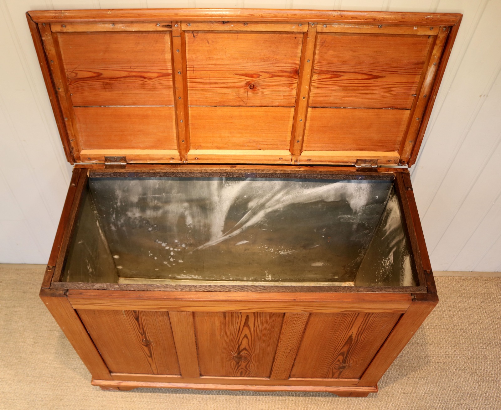 Pine Storage / Log Box c.1920 (1 of 9)