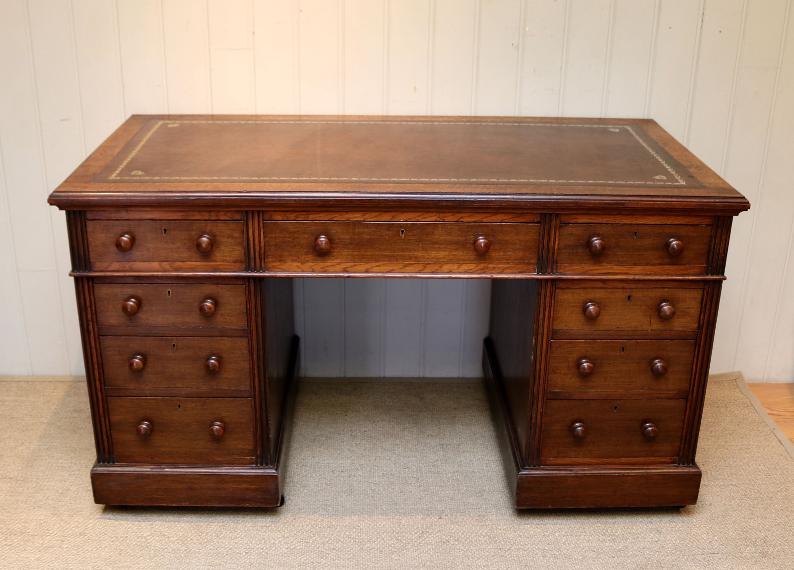Edwardian Oak Pedestal Desk (1 of 8) Edwardian Oak Pedestal Desk (1 of 8)