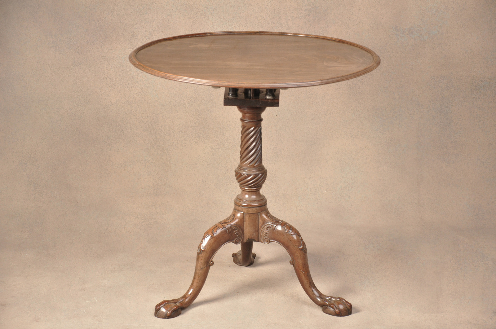 Fine 18th Century Mahogany Chippendale Tripod Table (1 of 12)