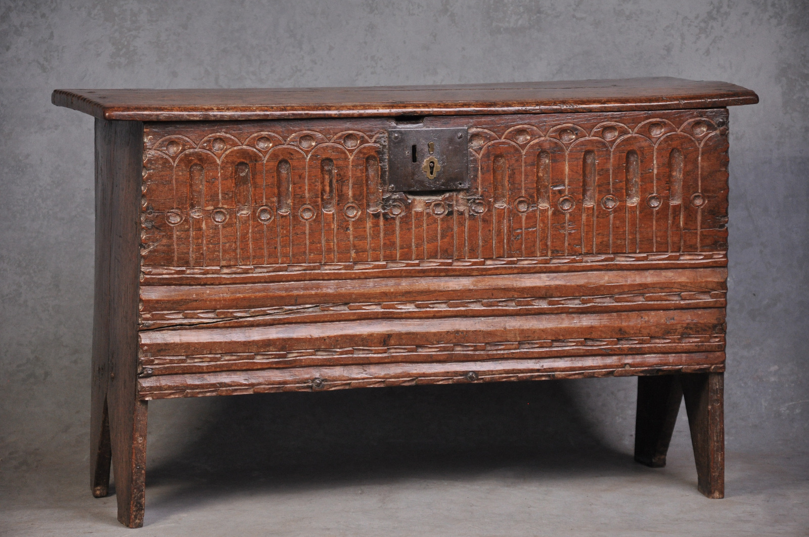 Small 17th Century Oak Plank Coffer (1 of 8) Small 17th Century Oak Plank Coffer (1 of 8)