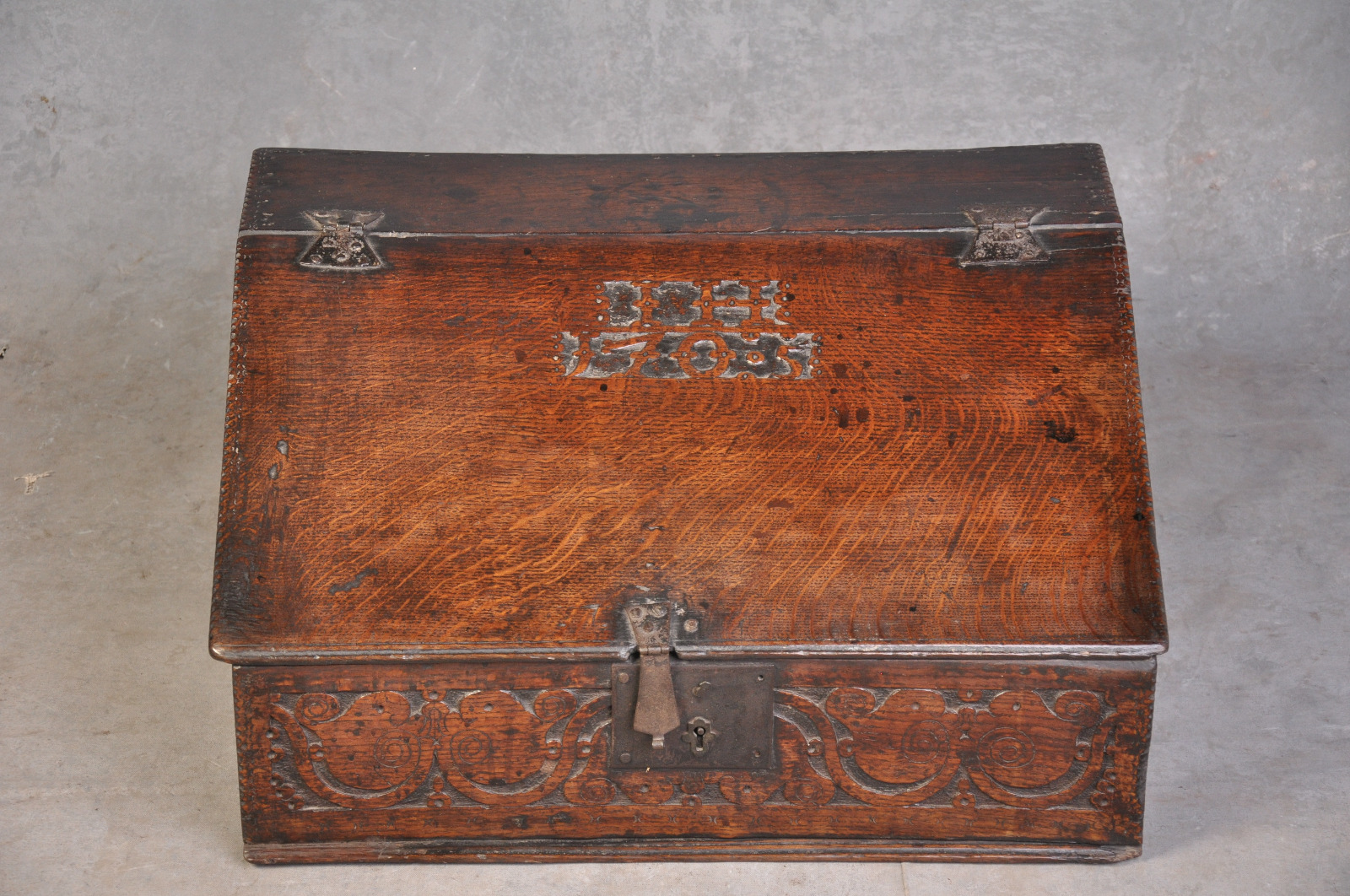 Early 18th Century Dated Oak Box (1 of 8)