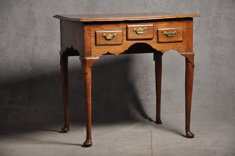 Early 18th Century Oak Lowboy c.1720 (1 of 7)