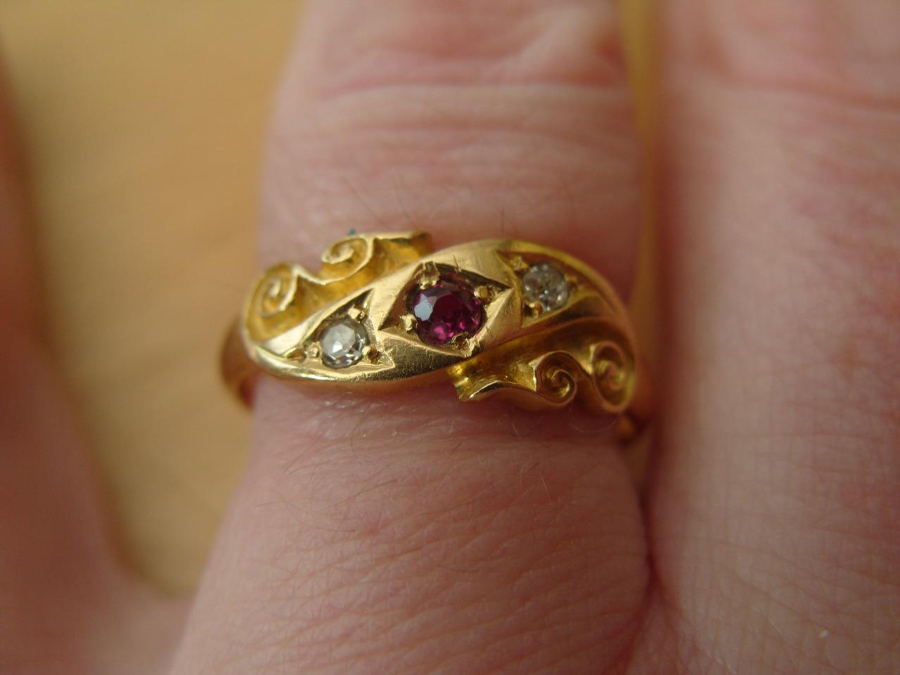 Superb 18ct Gold Ruby & Diamond Ring Hallmarked 1918 (1 of 1) Superb 18ct Gold Ruby & Diamond Ring Hallmarked 1918 (1 of 1)