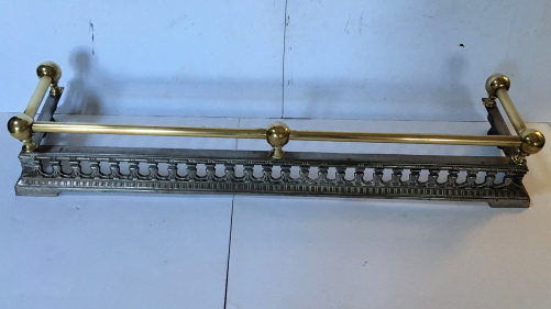 Good Sized Attractive Fire Basket / Fender (1 of 1) Good Sized Attractive Fire Basket / Fender (1 of 1)