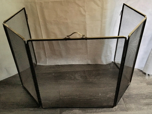 Superb Two Side Brass Topped Fire Guard (1 of 1) Superb Two Side Brass Topped Fire Guard (1 of 1)