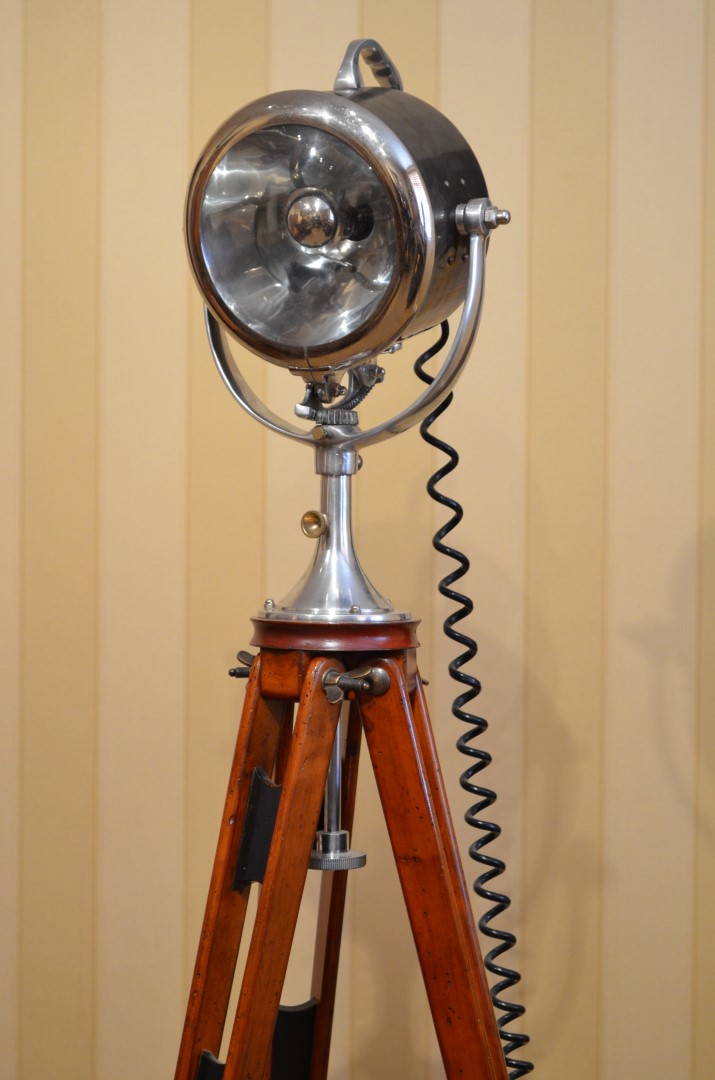 Stunning 1920 Half Mile RAy Searchlight Floor Lamp Mounted On a Mahogany Tripod Stand (1 of 1)
