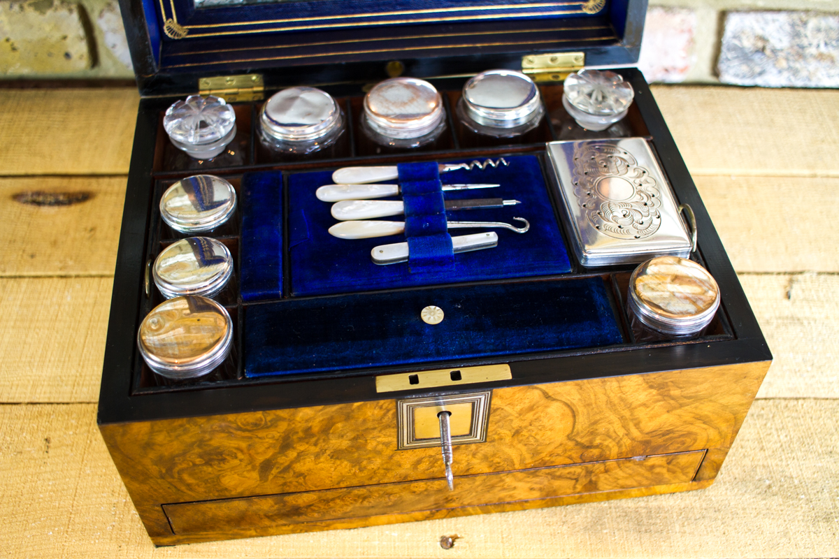 Burr Walnut Vanity Box c.1870 (1 of 1) Burr Walnut Vanity Box c.1870 (1 of 1)