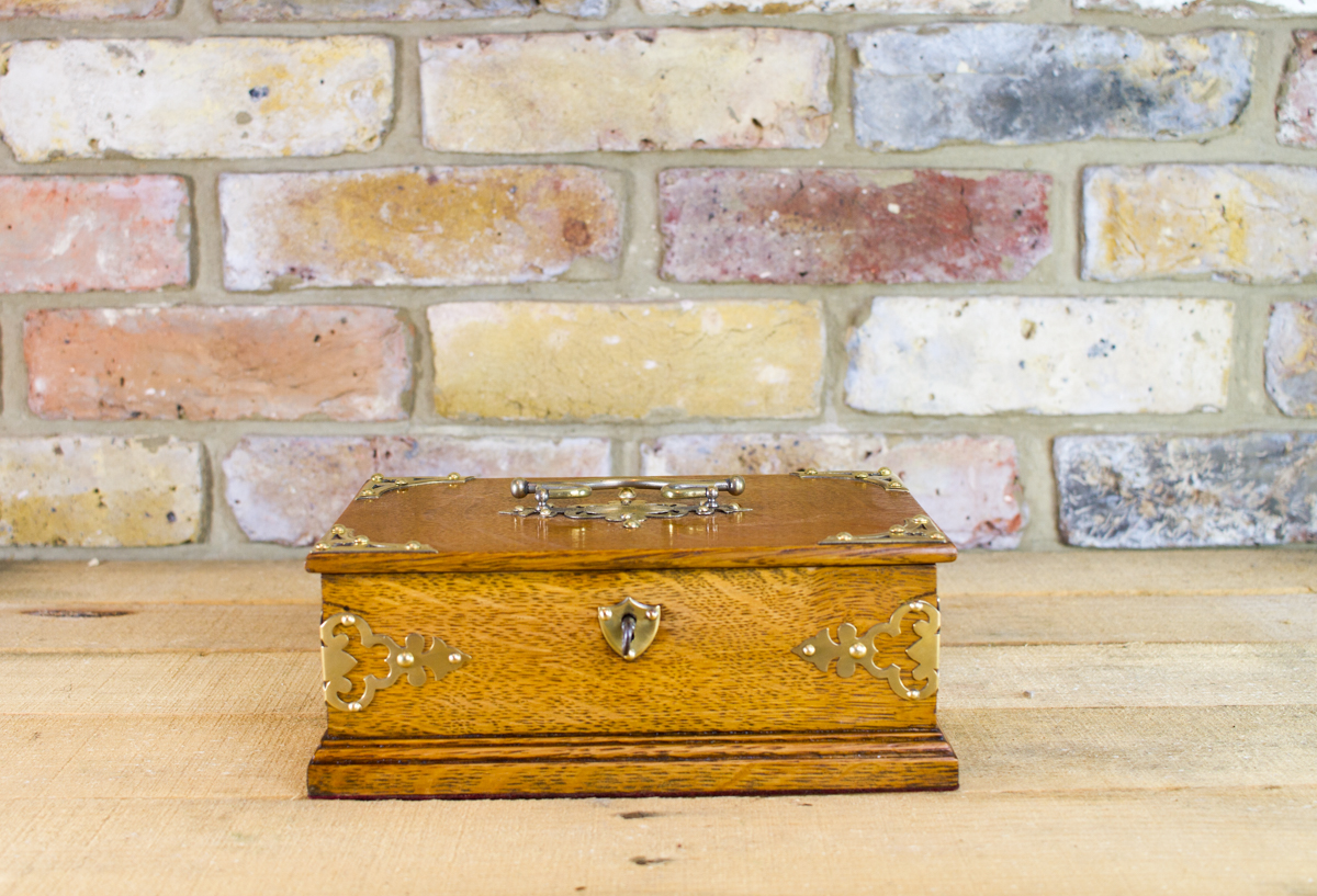 Golden Oak Table Box c.1910 (1 of 1) Golden Oak Table Box c.1910 (1 of 1)