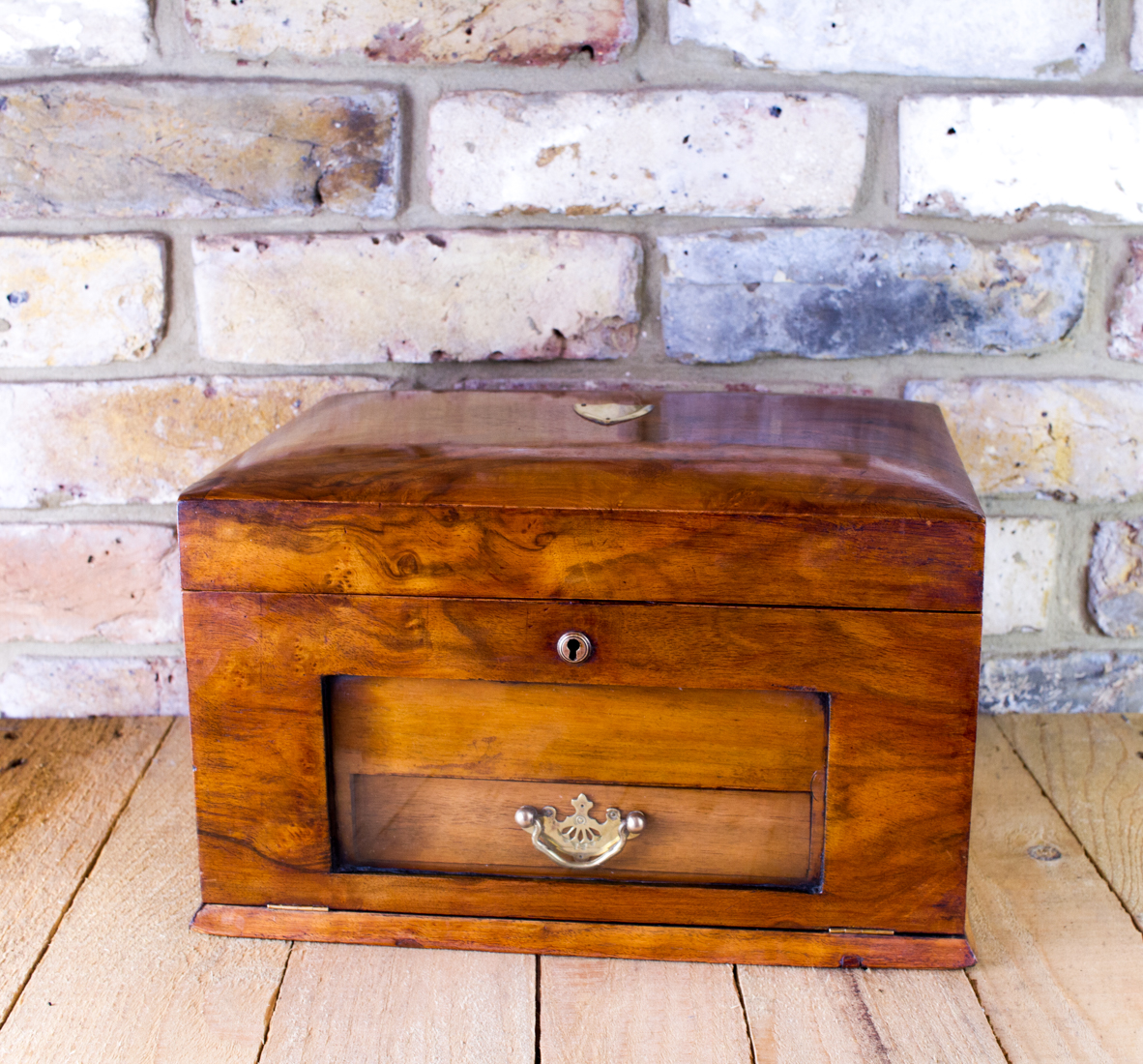 Figured Walnut Work Box c.1890 (1 of 1) Figured Walnut Work Box c.1890 (1 of 1)