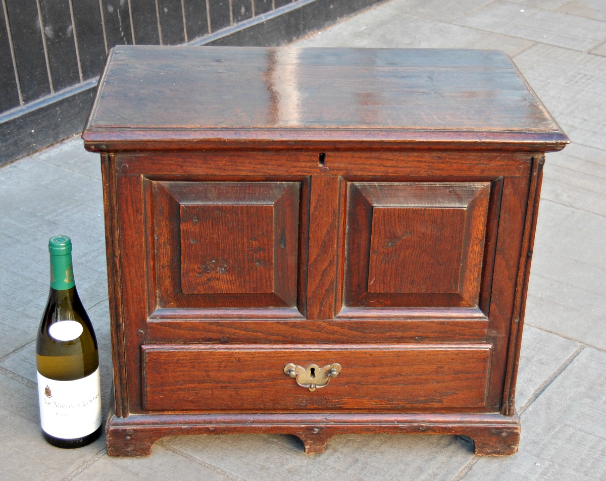 Mid 18th Century Welsh Oak Coffer Bach (1 of 7)