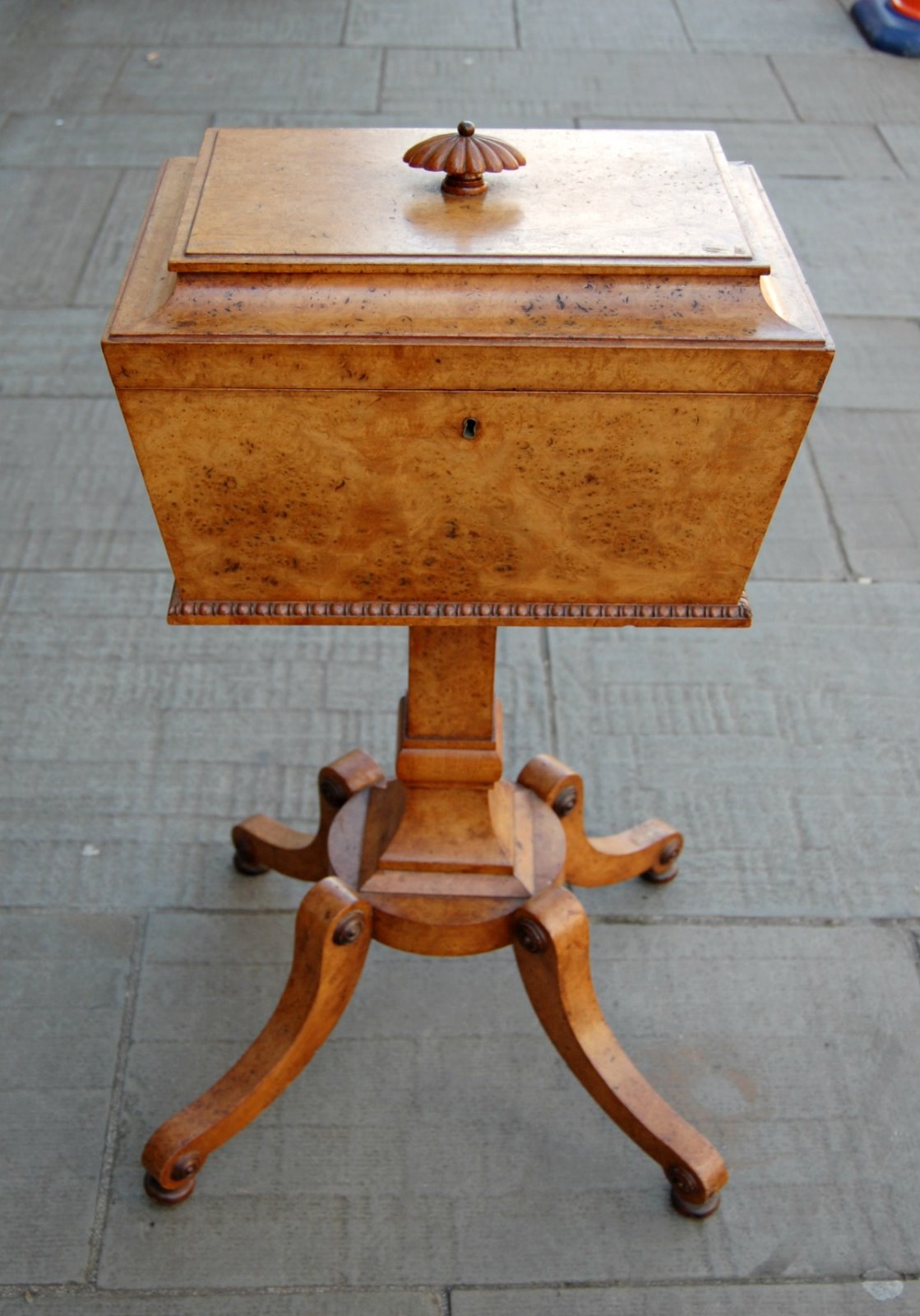 Regency Burr Elm Tea Poy c.1820 (1 of 7)