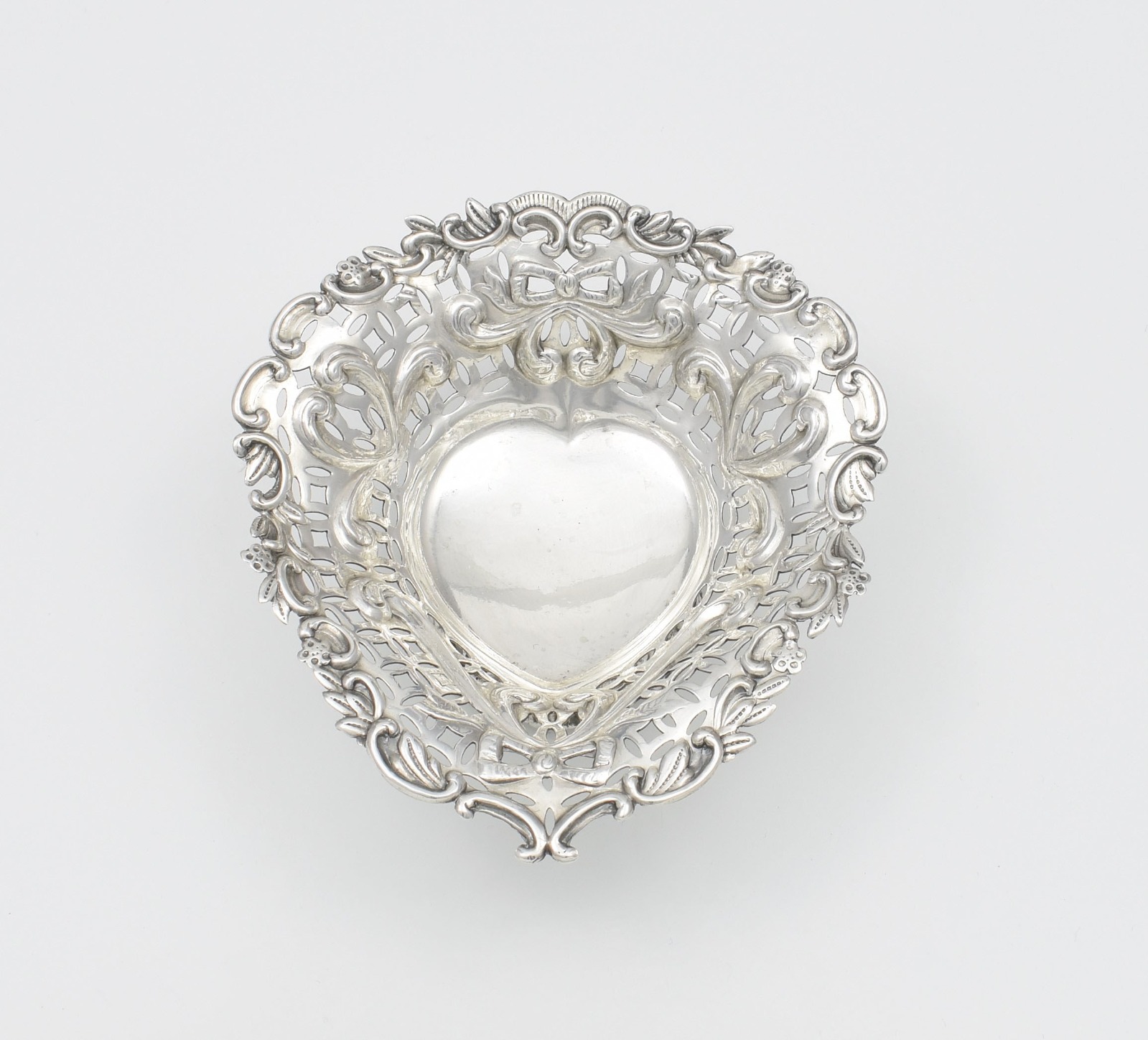 Pretty Victorian Silver Pierced Heart Shape Bonbon / Trinket Dish (1 of 1) Pretty Victorian Silver Pierced Heart Shape Bonbon / Trinket Dish (1 of 1)