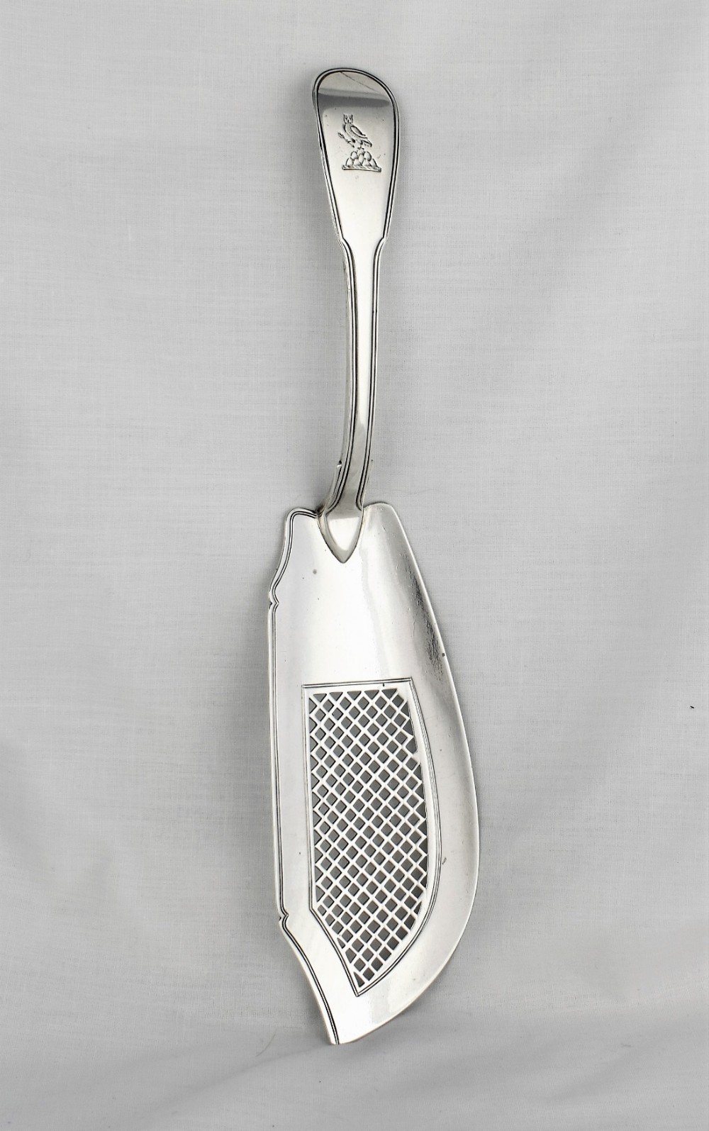 Georgian Silver Fish Slice Server Crossley & Smith IV (1 of 8) Georgian Silver Fish Slice Server Crossley & Smith IV (1 of 8)