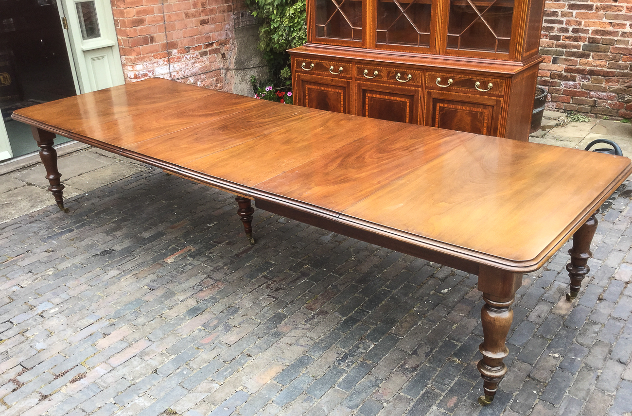 Large Early Victorian Mahogany Dining Table Seats 14 (1 of 1) Large Early Victorian Mahogany Dining Table Seats 14 (1 of 1)