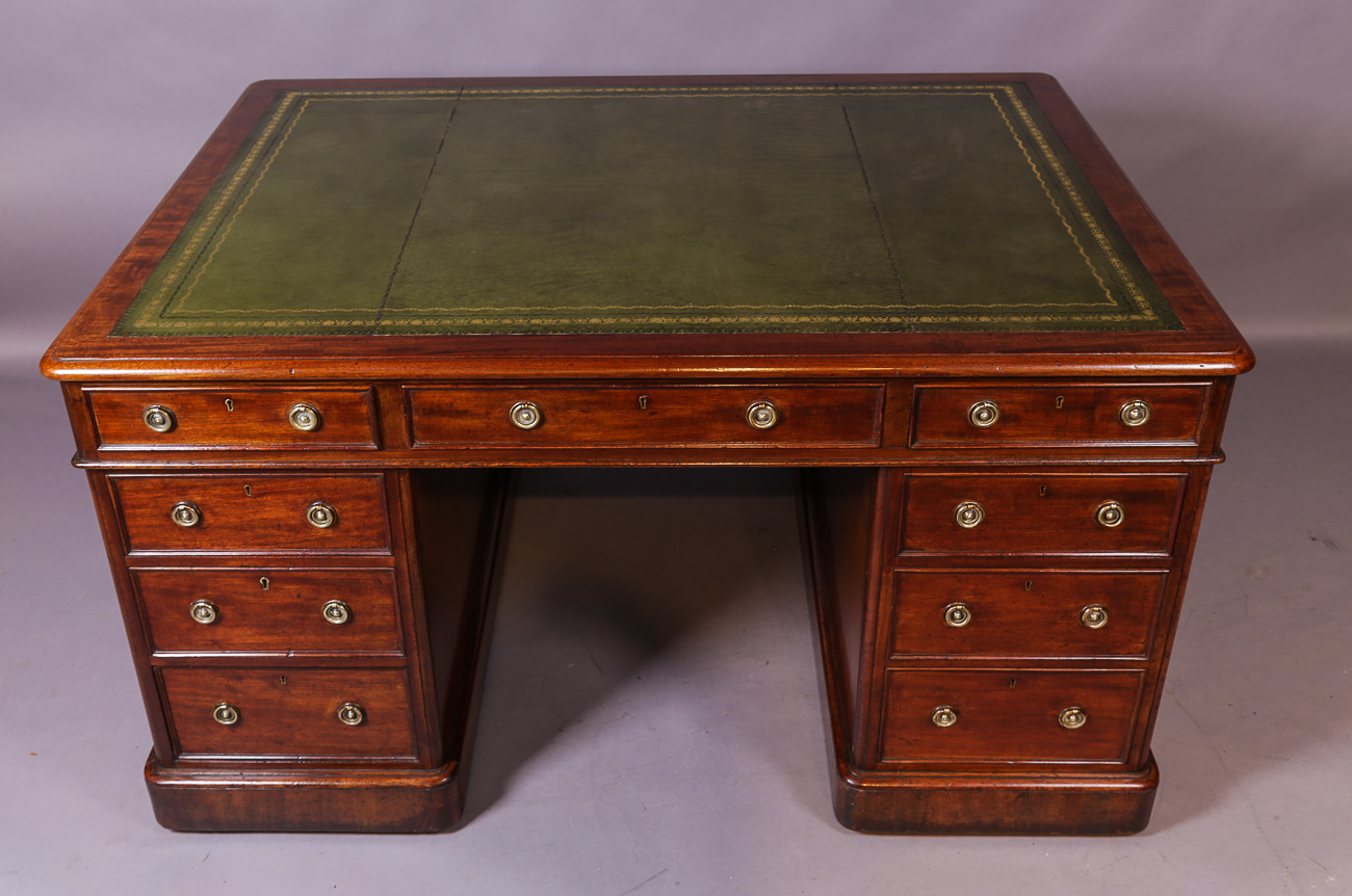 Victorian Mahogany Pedestal Desk Large Size (1 of 1) Victorian Mahogany Pedestal Desk Large Size (1 of 1)