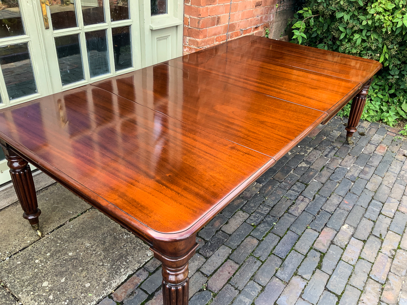 Victorian Mahogany Extending Dining Table Seats 10/12 (1 of 1) Victorian Mahogany Extending Dining Table Seats 10/12 (1 of 1)