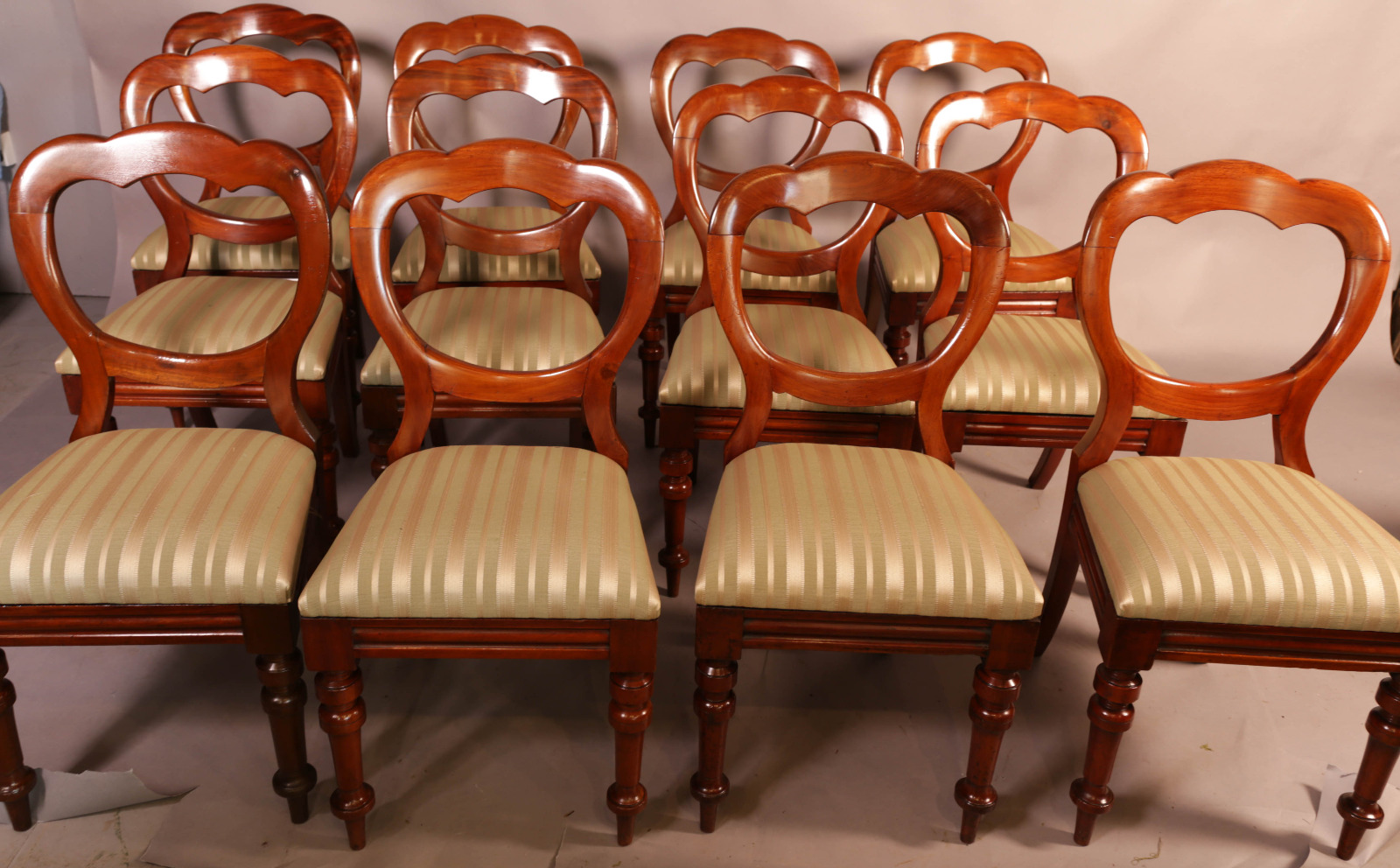 Good Set of 12 Victorian Mahogany Balloon Back Dining Chairs (1 of 11) Good Set of 12 Victorian Mahogany Balloon Back Dining Chairs (1 of 11)